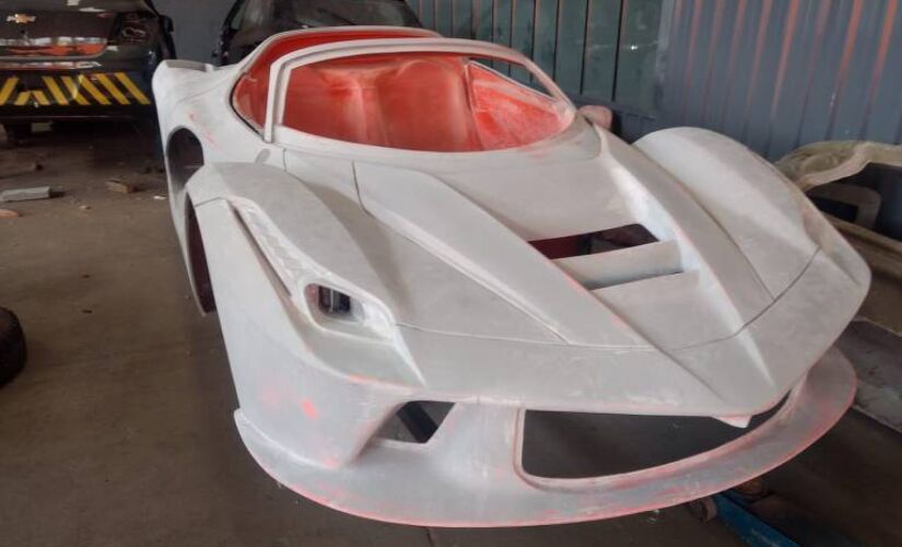 As réplicas da Ferrari e Lamborghini seriam vendidas em média por R$ 180 mil, preço bem abaixo de originais, apontou a polícia 