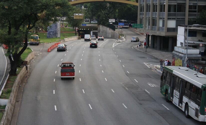 S&Atilde;O PAULO,SP,28.01.2019:TR&Acirc;NSITO-SP - Tr&acirc;nsito na Avenida Prestes Maia no centro de S&atilde;o Paulo (SP), nesta segunda-feira (28). 