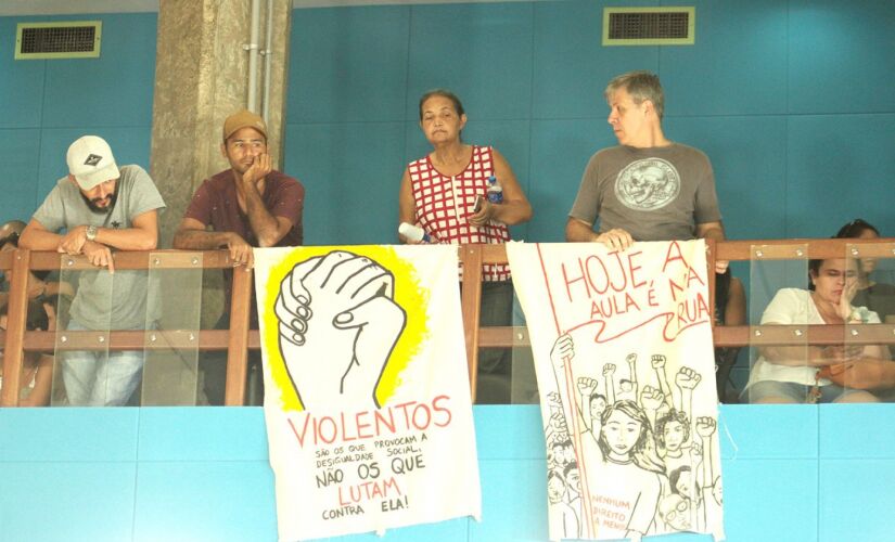 Segundo a prefeitura, o Executivo já encaminhou à Câmara projeto de lei para corrigir eventuais distorções do piso salaria dos professores