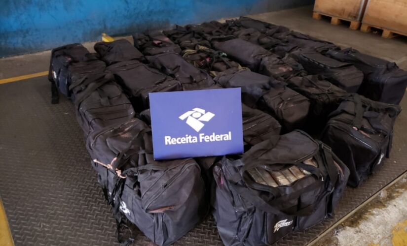  Droga estava dividida em tabletes agrupados em 23 bolsas