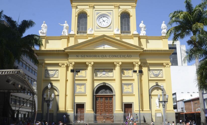 Fachada da Catedral Metropolitana de Campinas na Pra&ccedil;a Jos&eacute; Bonif&aacute;cio.