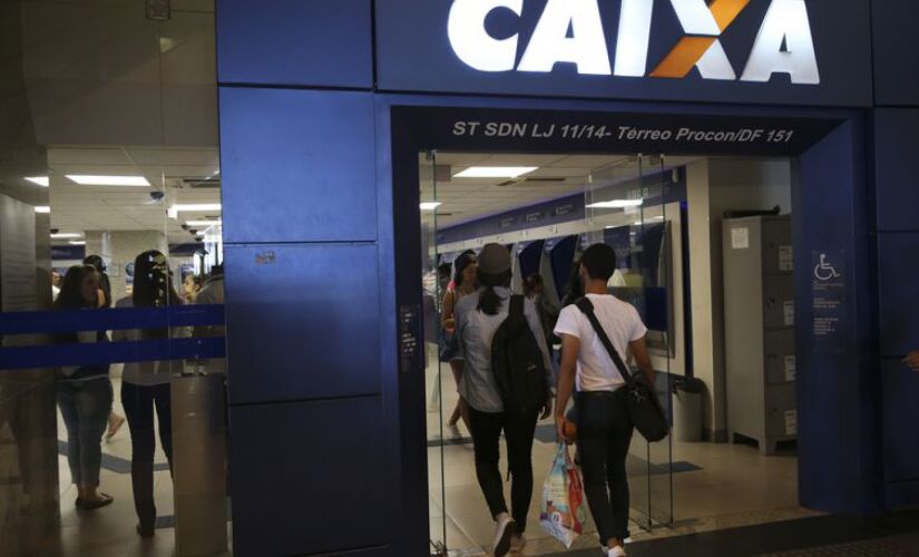 Bras&iacute;lia - Brasileiros aproveitam o s&aacute;bado para sacar o FGTS inativo durante a segunda etapa do libera&ccedil;&atilde;o do FGTS nas ag&ecirc;ncias da Caixa Econ&ocirc;mica.
