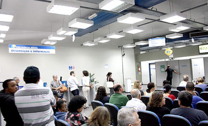 A cada ano que o trabalhador contribuir na Previdência além do tempo mínimo (20 anos) será adicionado 2%