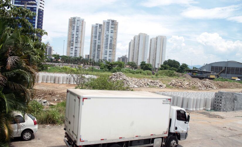 Terreno está sendo preparado pela prefeitura e deverá ser um dos acessos viários dentro do projeto