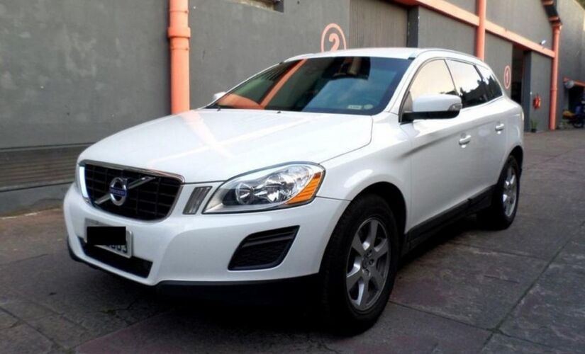 Esse leilão conta com diversas marcas de luxo, como Volvo, Toyota e Porsche com lances iniciais de R$25 mil até terça-feira