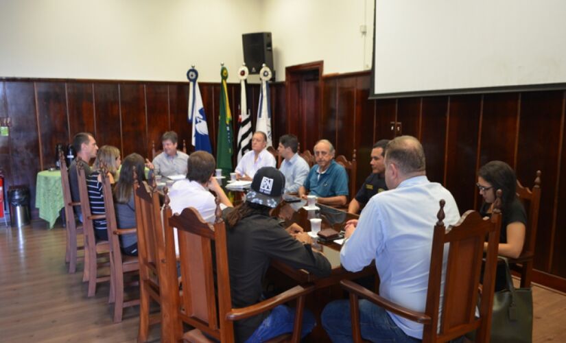 Prefeito do município de Tietê, Vlamir Sandei, se reuniu na 
última terça-feira  com moradores do  bairro Terra Nova 