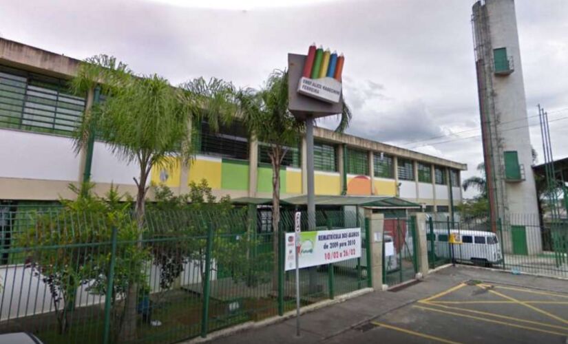 Incêndio atingiu estacionamento de escola municipal em Osasco;  as causas ainda são desconhecidas e serão investigadas 