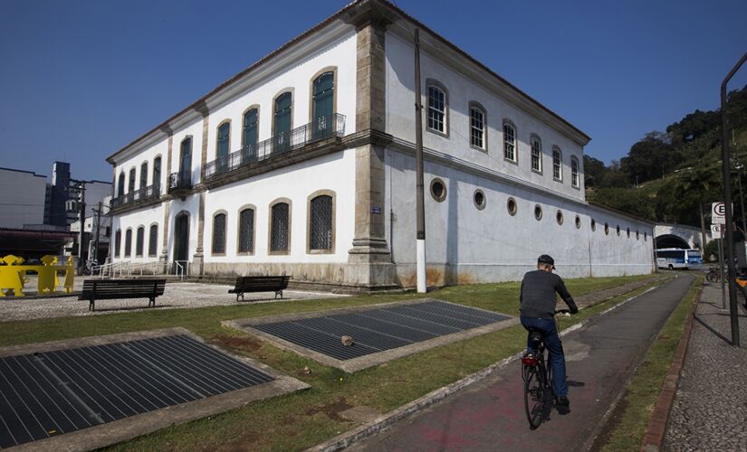 Agência Metropolitana da Baixada Santista - AGEM fica dentro da Cadeia Velha, na Praça dos Andradas, no Centro de Santos