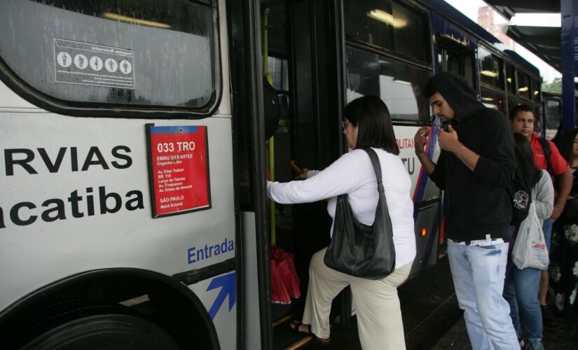 Linha 033 - Embu das Artes (Engenho Velho)agora fará final no Terminal São Paulo - Morumbi 