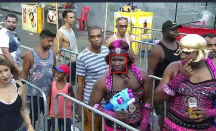 Marcos Vinícius de Jesus Neri estava com a fantasia do bloco de travestidos As Muquiranas, que desfilou com o tema "Cabaré"