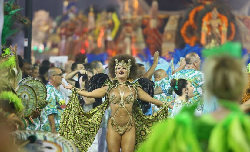 A Mancha Verde comemora a sua primeira vitória no Carnaval paulistano no Desfile das Campeãs