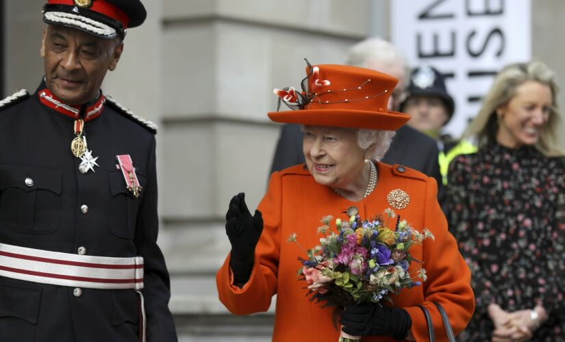 Aos 92 anos, a rainha Elizabeth II publicou sua primeira foto no Instagram, após uma visita ao Museu de Ciência
