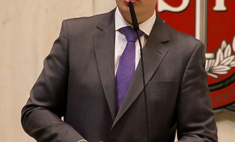 O presidente da Alesp, Cauê Macris (PSDB), quer colocar para análise do plenário uma PEC para adiantar a posse dos  deputados