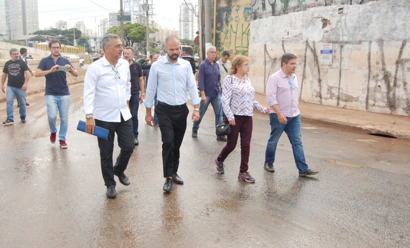 O prefeito iniciou as vistorias próximo da estação Tamanduateí do metrô, e seguiu para a avenida Francisco Mesquita