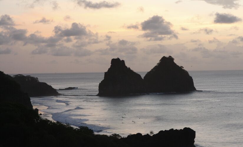 Mirante vista dois irm&atilde;os Fernando de Noronha  (3)