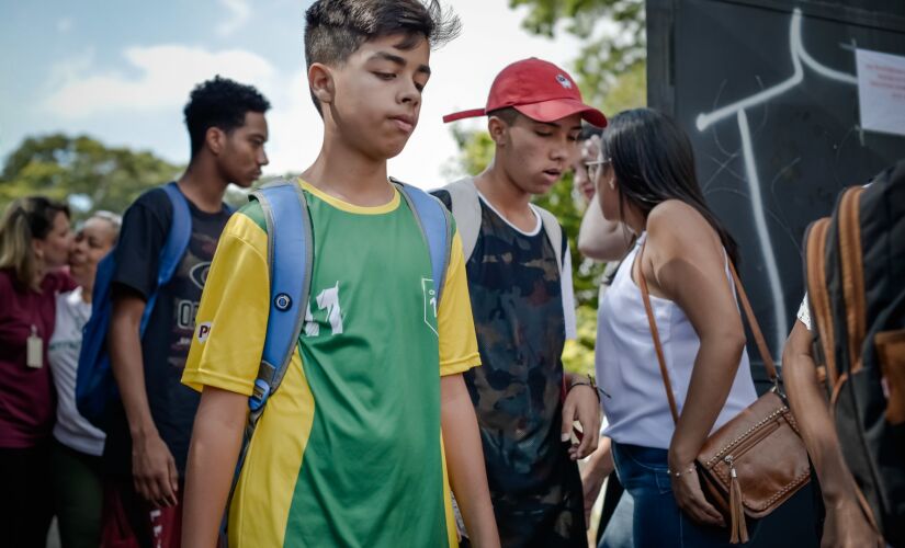 Na manhã de ontem, professores e estudantes foram recebidos na escola estadual Raul Brasil
