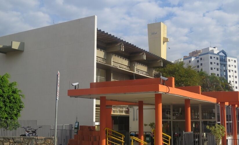 O texto faz ameaças a alunos 'do 1º e 5º ano do Sesi do Mangal',  bairro onde fica a unidade de ensino