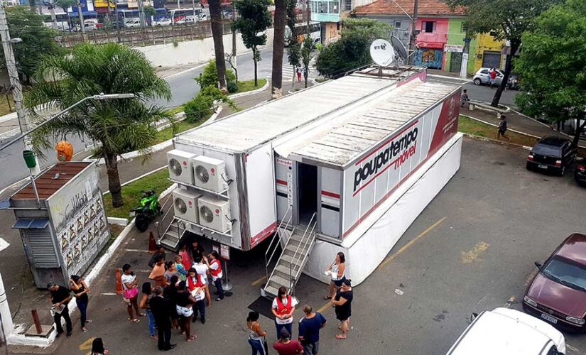 Na unidade do Poupatempo Móvel os cidadãos podem solicitar documentos como RG,  segunda via de contas e outros serviços 