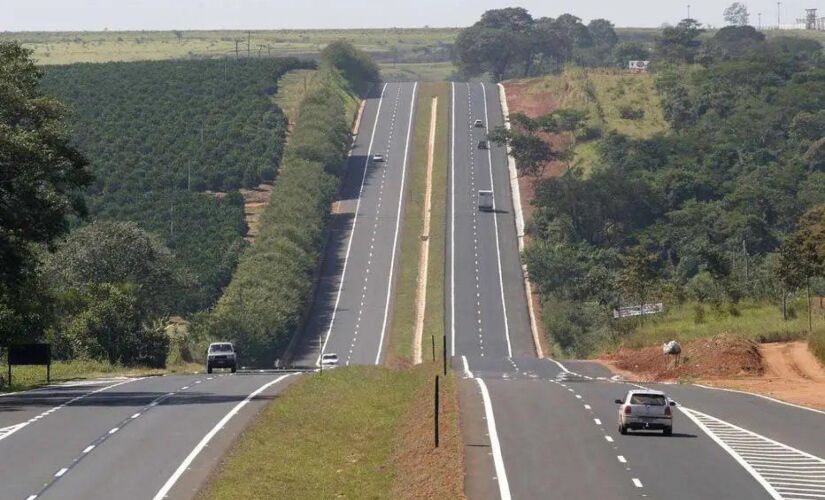 Em fevereiro, Doria  anunciou a concessão à iniciativa privada de 1.201 quilômetros de rodovias, dos quais 417 serão duplicados
