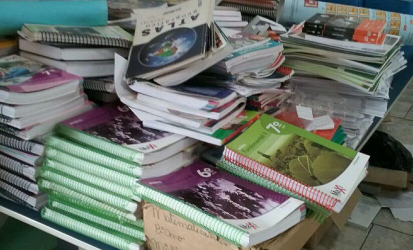 Ainda segundo o relatório, em 11,86% das unidades os livros/apostilas estavam armazenados em lugares inadequados