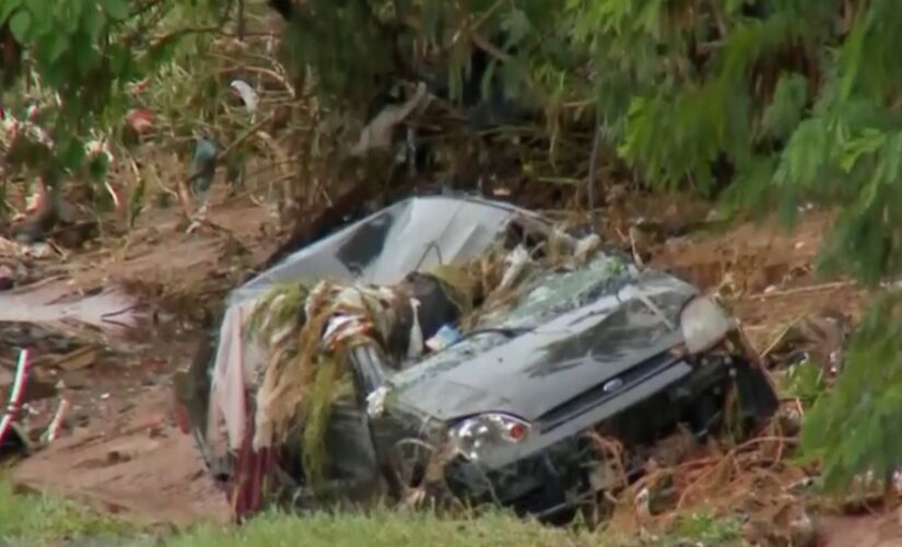 O veículo em que estavam mãe e filha foi arrastado pela chuva em Bauru; carro foi encontrado após o nível da água baixar