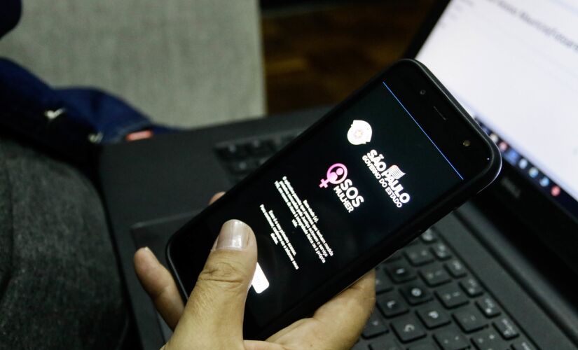 O SOS Mulher, gratuito, poderá ser instalado a partir do dia 1º de abril em aparelhos  iOS e Android