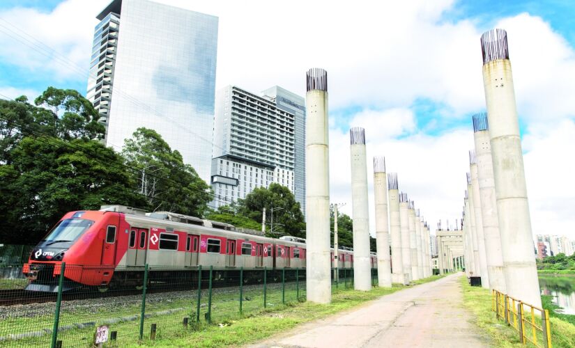 A previsão inicial era que o monotrilho estivesse em funcionamento em 2013; a última previsão era julho de 2019