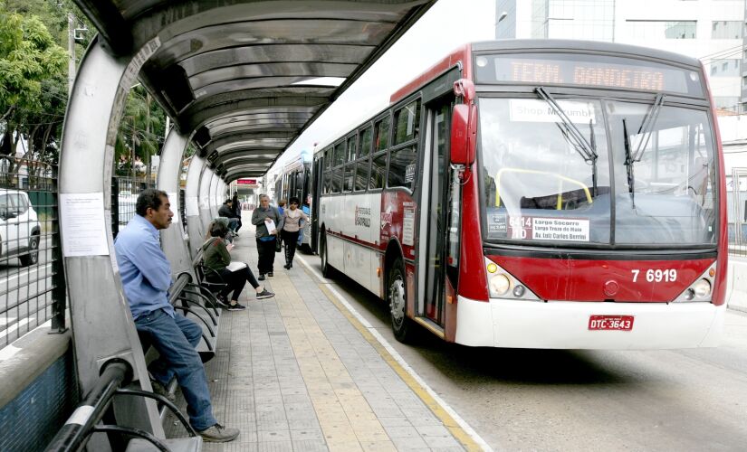 Ponto de onibus Av Santo Amaro Eucalipto (4)1