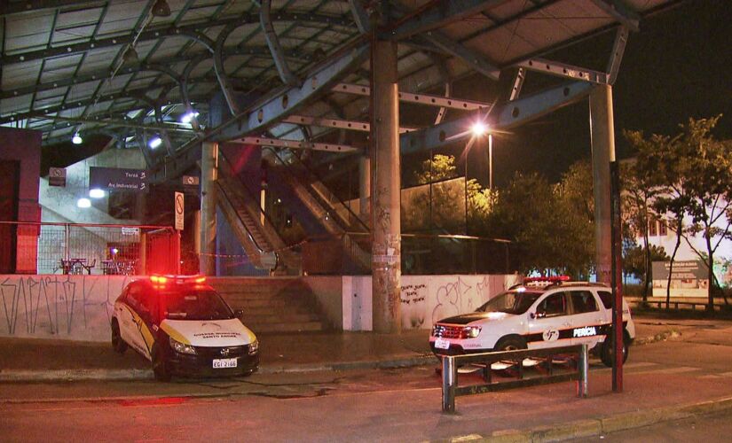 Quando as chamas foram controladas, foi encontrado um 
corpo de um homem no local; as causas ainda são investigadas 