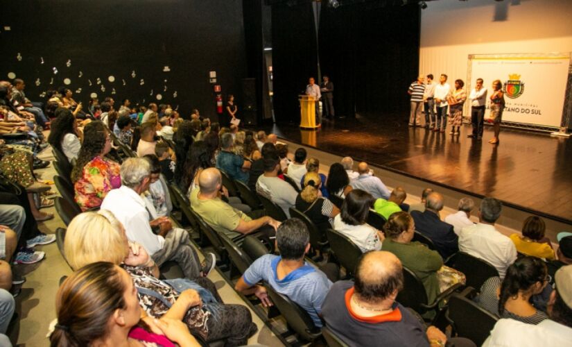 Cerimônia com os ambulantes ocorreu no Centro de Capacitação dos Profissionais da Educação no ABC