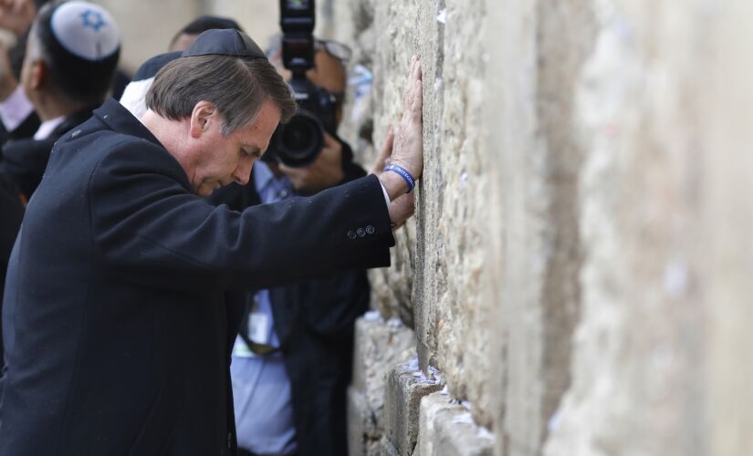 Bolsonaro visitou nesta segunda-feira o Muro das Lamentações, ao lado de Benjamin Netanyahu