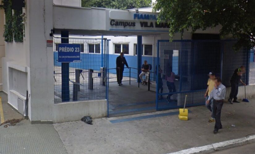A situação começou no fim de outubro de 2018, quando alunos e professores passaram mal