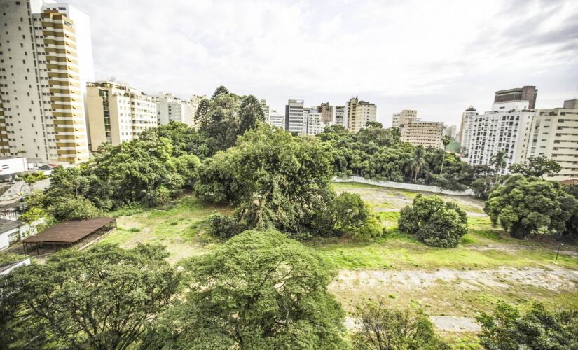 A assinatura vai efetivar o acordo feito em 10 de agosto do ano passado entre a prefeitura, o Ministério Público e as construtoras