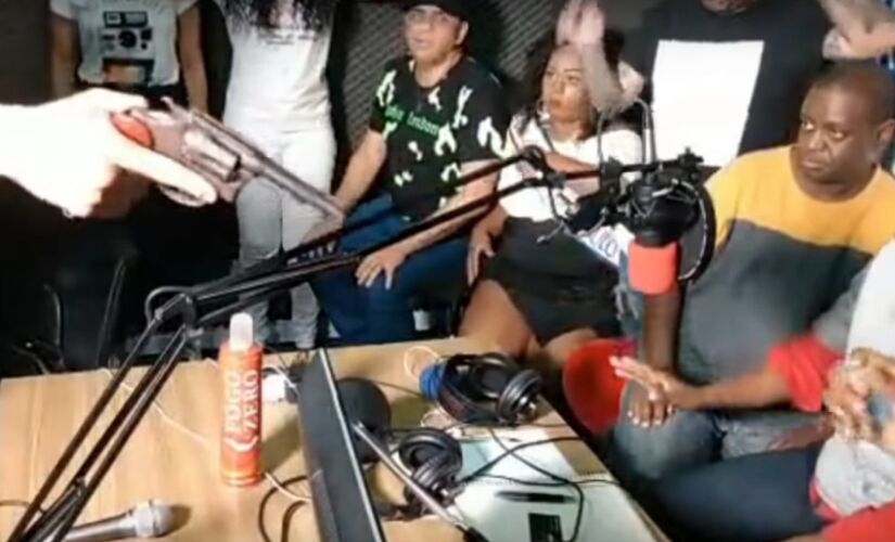 R&aacute;dio via internet &eacute; assaltada em SP e transmite roubo ao vivo