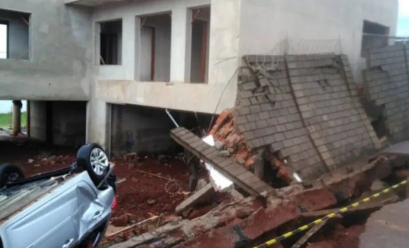 Em Jaú casas foram inundadas e carros foram arrastados pela água
