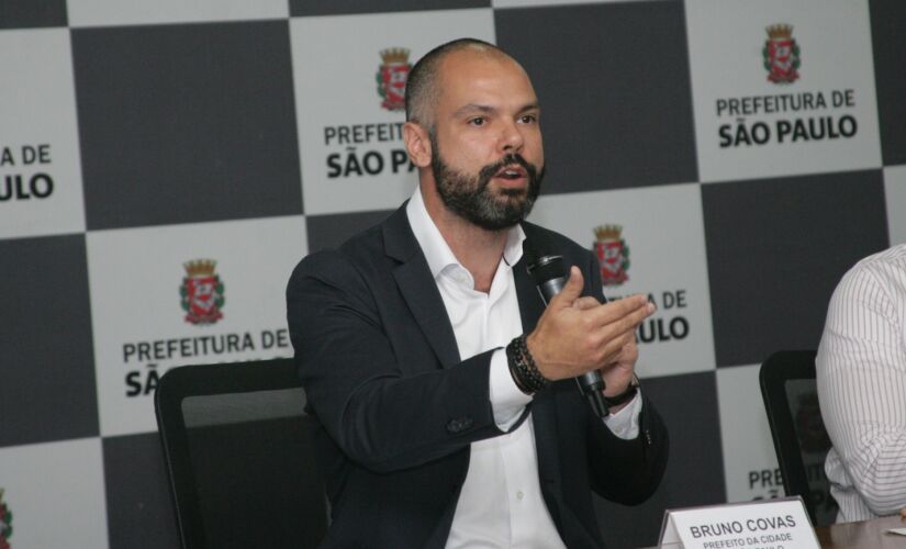 Covas durante o anúncio do  programa na sede da prefeitura