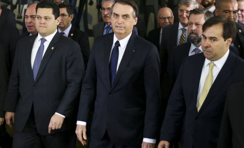 "Como disse Maia aqui, quem gostaria de fazer a reforma? Nós somos obrigados a fazer", disse Bolsonaro nesta terça-feira