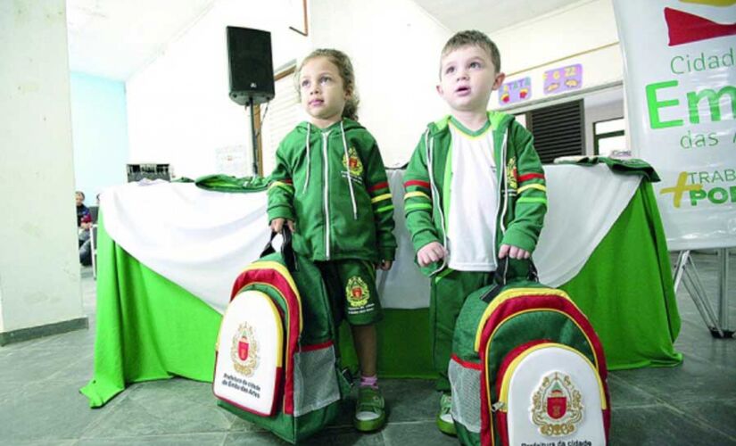 Em Embu das Artes os alunos vão receber jaqueta, meia, tênis entre outros itens igual o ano passado