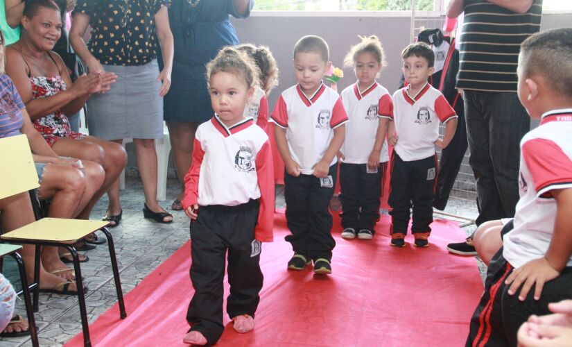 De acordo com a prefeitura, os kits de uniforme deste ano serão parecidos com os do ano passado 