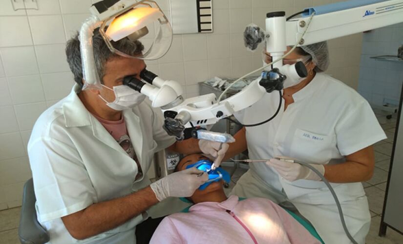 Secretaria de Saúde adquiriu um microscópio cirúrgico para o Centro Odontológico Tietê; equipamento é utilizado para iluminação 