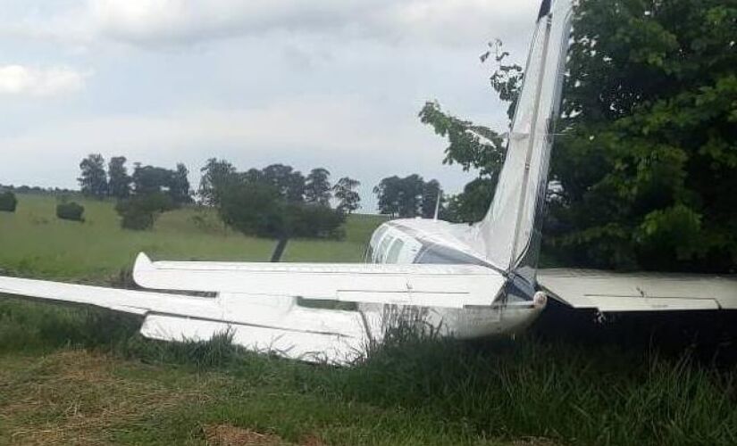 Avião de pequeno porte derrapou  durante uma aterrissagem em  Atibaia; cinco suspeitos foram presos