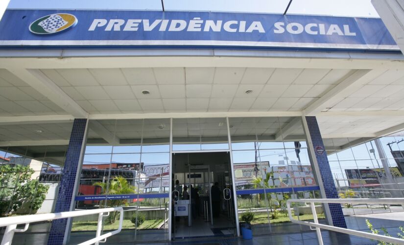A reforma de Bolsonaro estabelece que, a cada quatro anos, a idade mínima de aposentadoria seja elevada em 75%