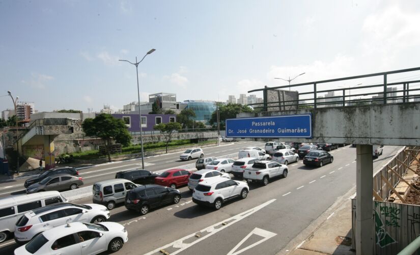 Estrutura sobre a avenida Moreira Guimarães foi desmontada em fevereiro de 2018 para reforma