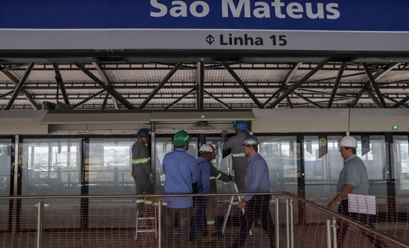 O novo prazo para a entrega das obras é janeiro de 2020; Doria 
e Covas visitaram a futura estação São Mateus nesta segunda