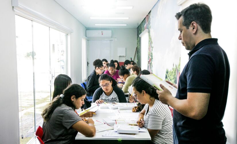Atualmente, são atendidos 140 alunos que foram divididos em 7 turmas; cada turma conta com 20 alunos