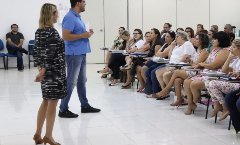 Em evento, prefeito destacou o uso da tecnologia: 'Reduz a papelada com relatórios e recados'