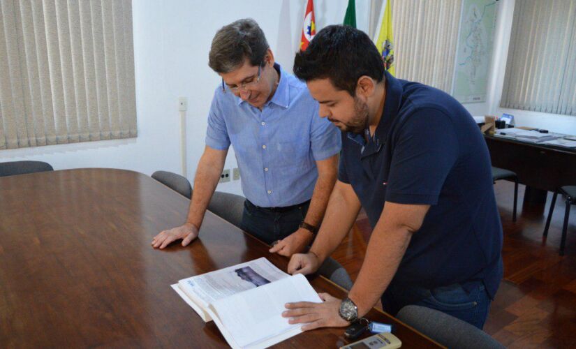 Prefeito Dr. Cássio Prado assinou o edital licitatório na quinta-feira 