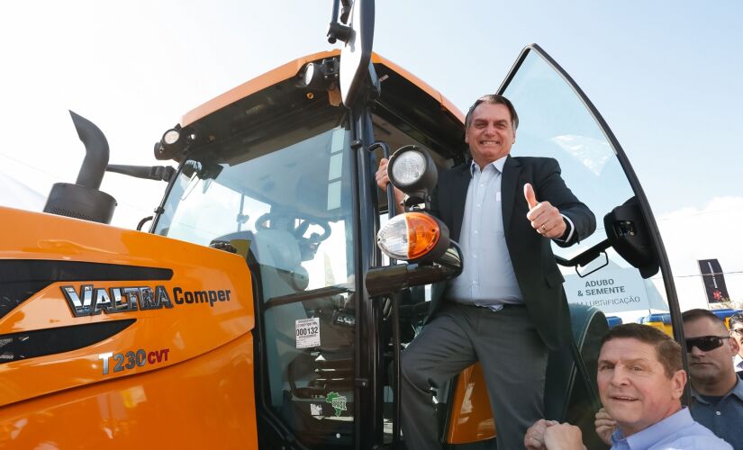 Presidente da República, Jair Bolsonaro durante visita a estande da Agrishow 2019, nesta segunda