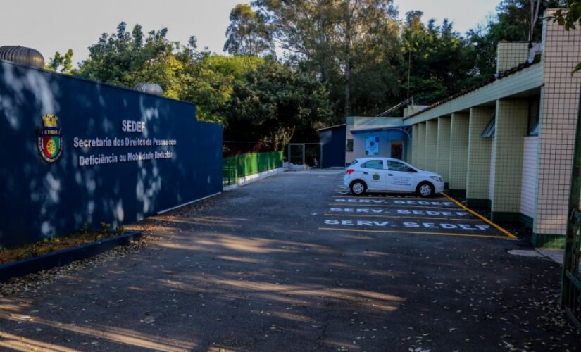 Currículos podem ser entregues na Sedef de segunda a sexta-feira; atendimento é das 8h às 18h