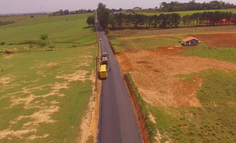 A pavimentação da Estrada do Bom Retiro é a maior obra de infraestrutura viária do município 